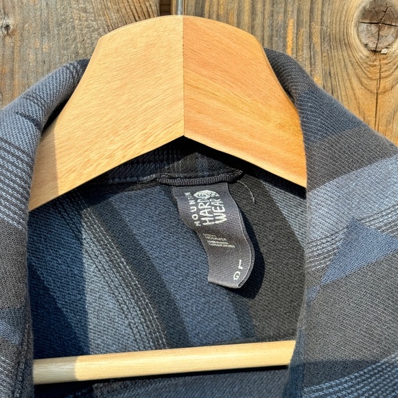 Mountain Hardware patterned men's outdoor shirt - Picture 2 of 3